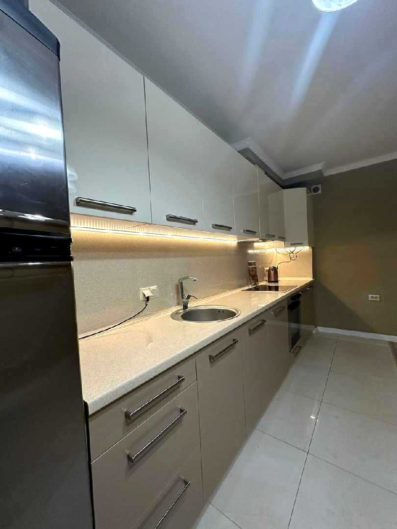 1878945410421772