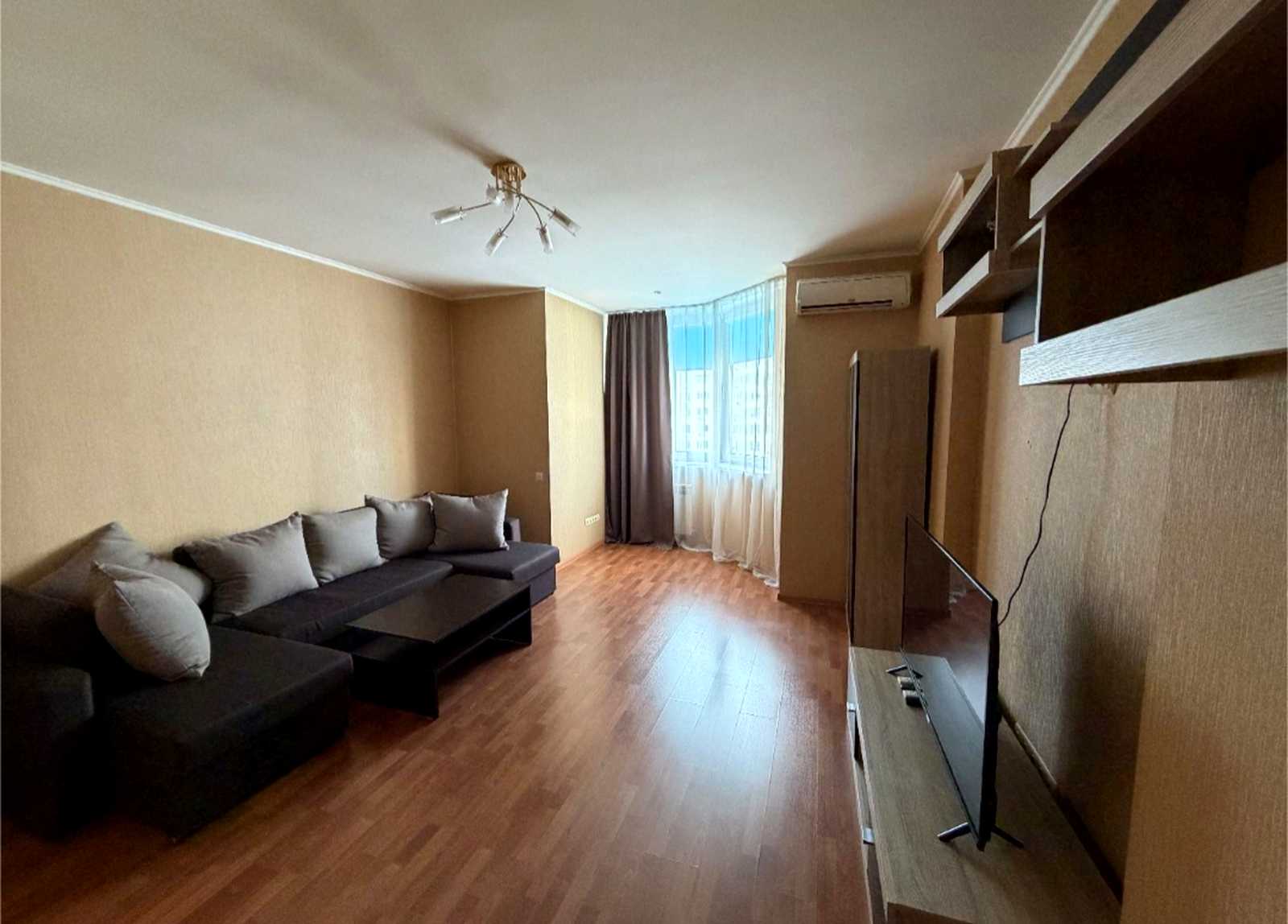 1878945607597371