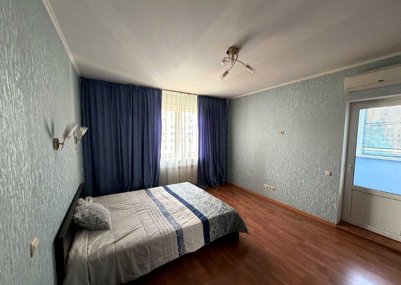 1878945618797378