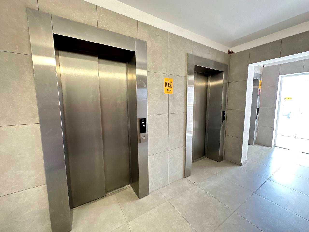 1878948383387306