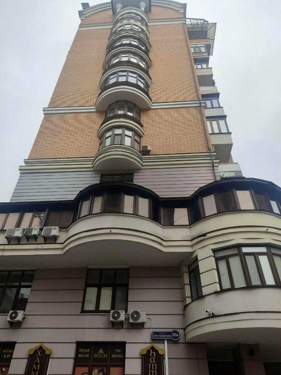1878949844421124