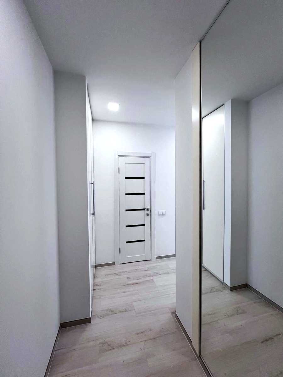 1878950355675936