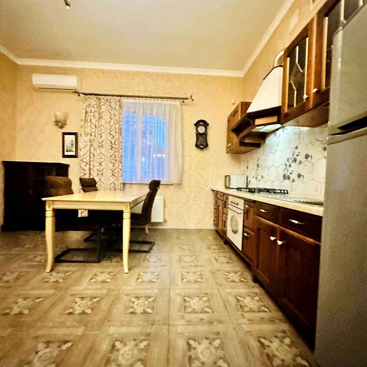 1878965546117608
