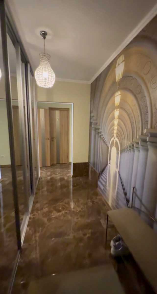 1878965671270722