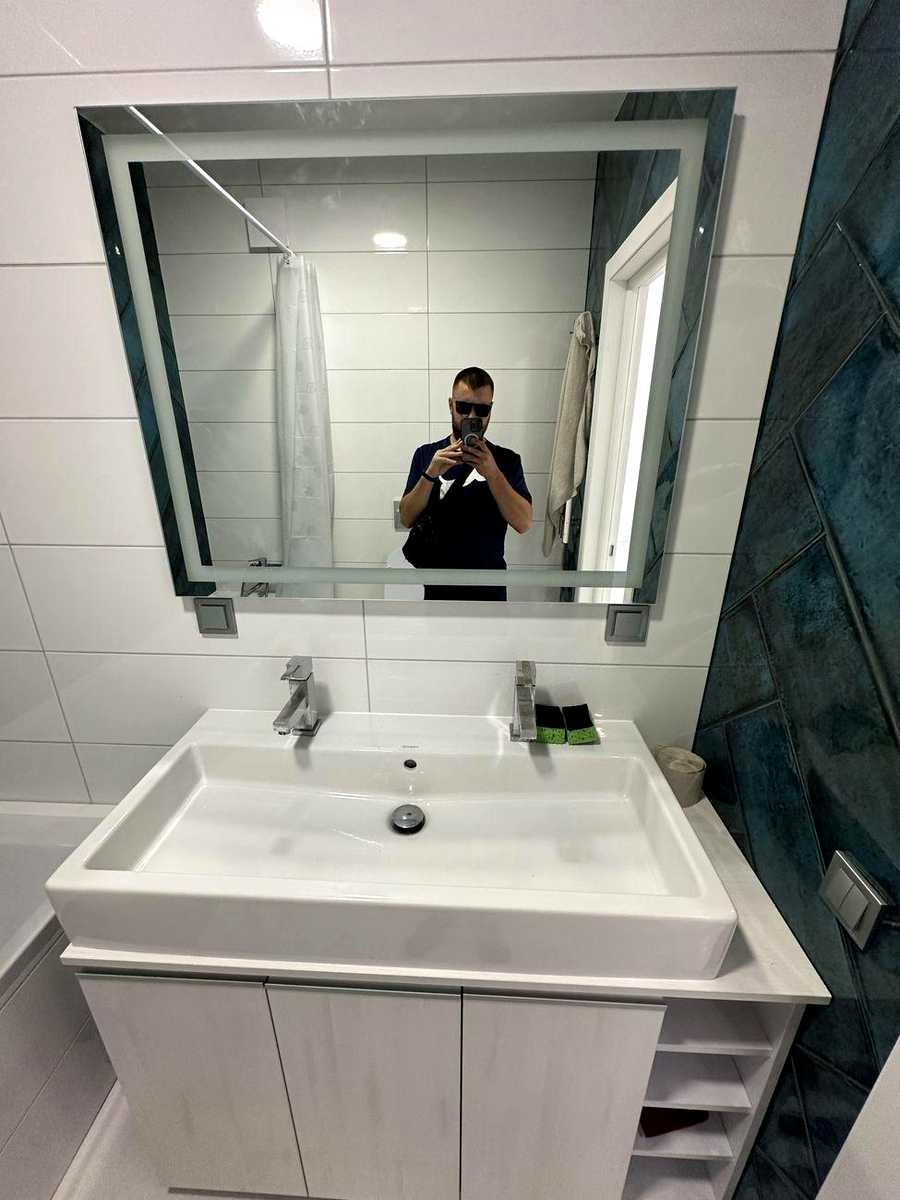 1878966878413019
