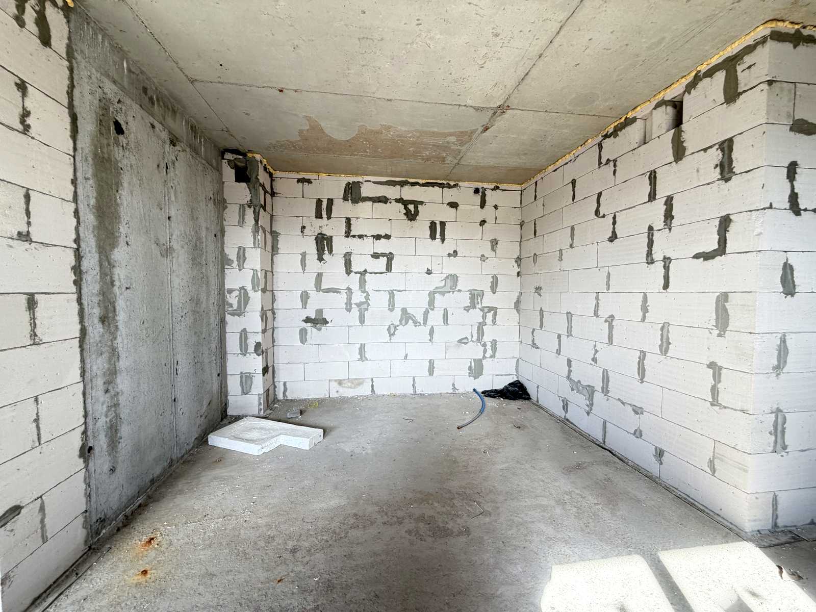 1878971903724735
