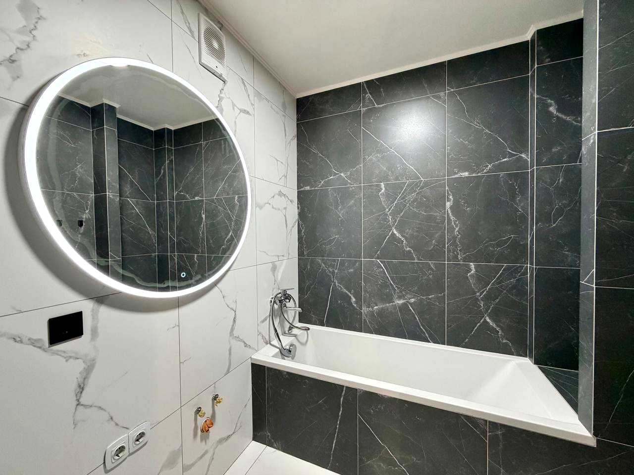 1879016765076807