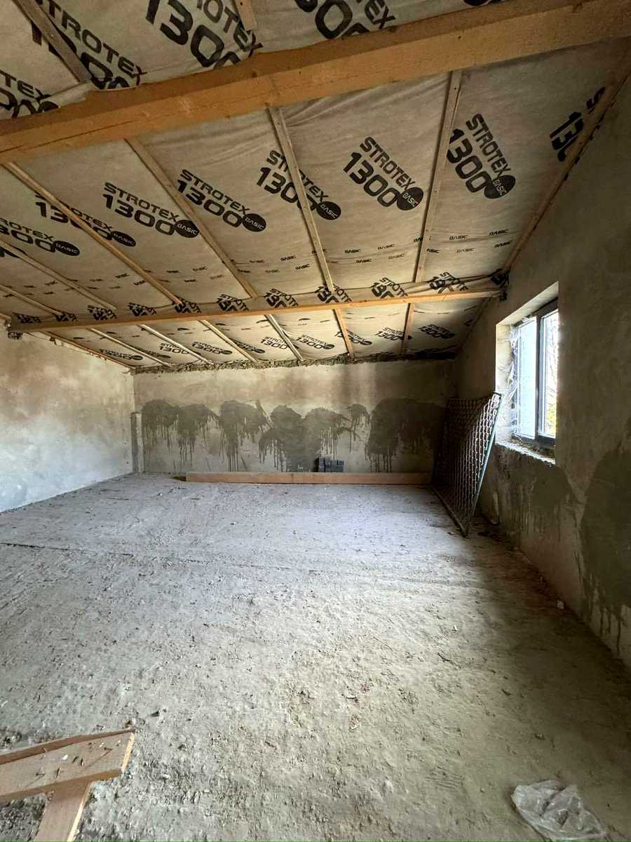 1879018079978984