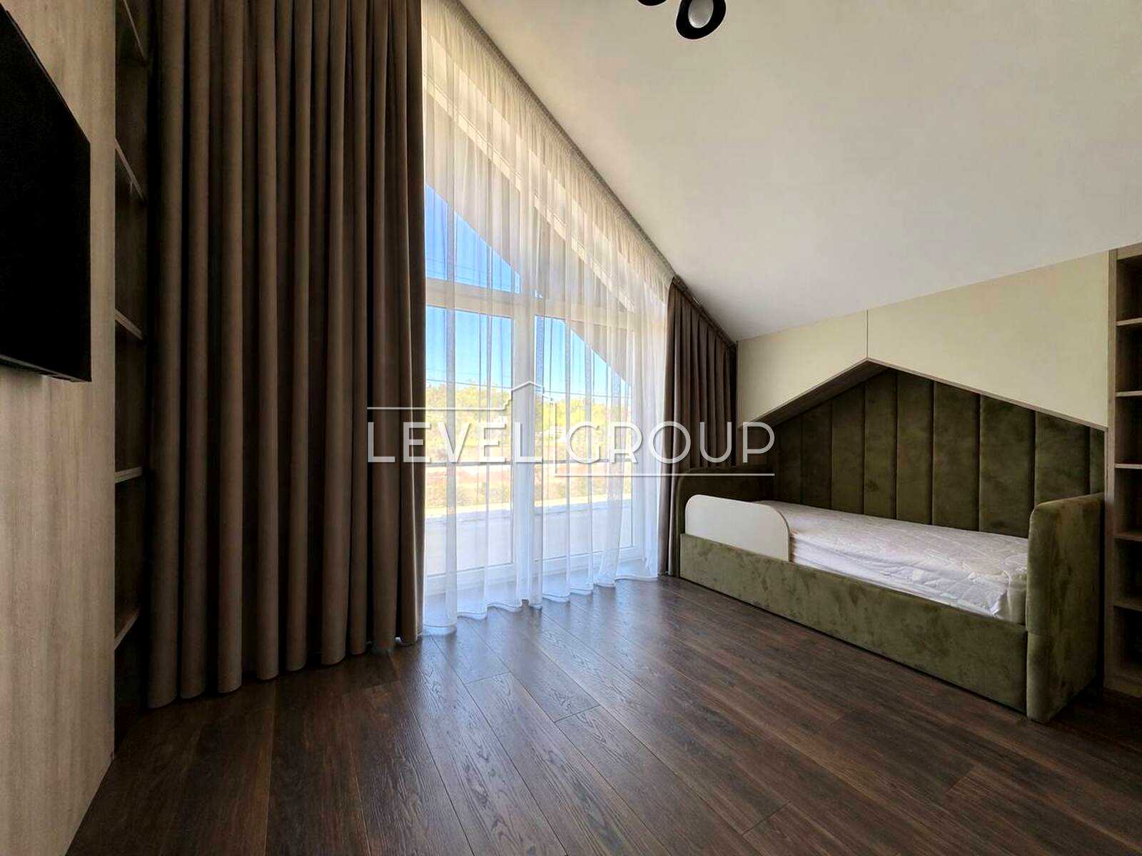 1879021362221095