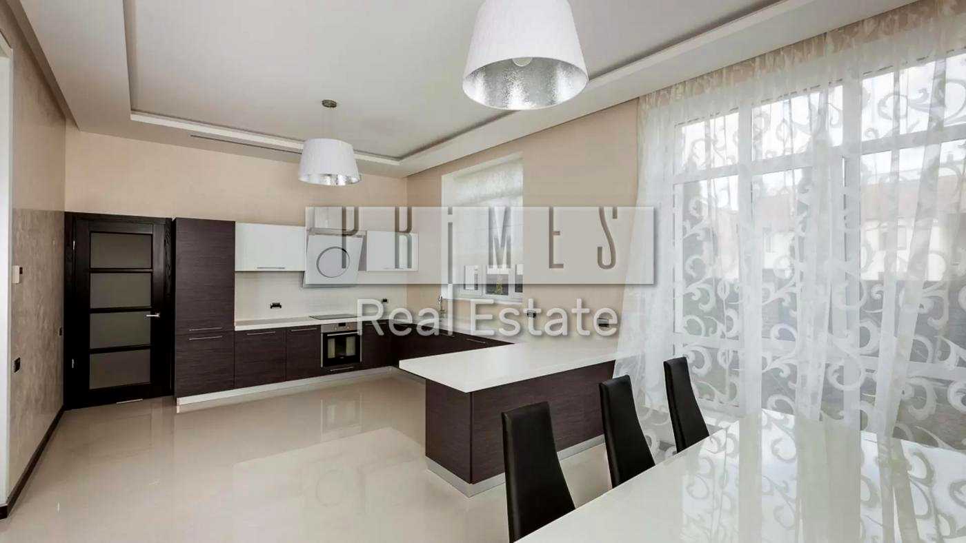1879023132253858