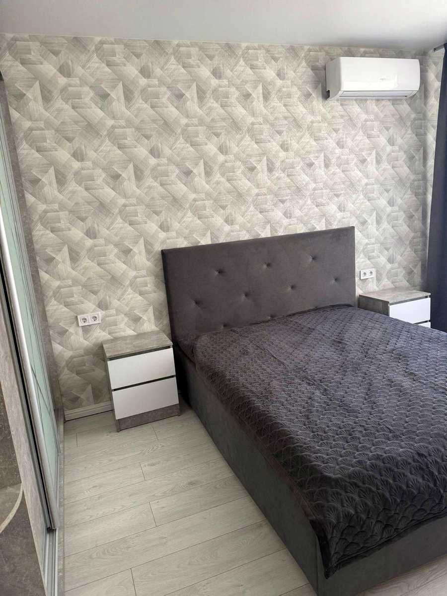 1879023602011041