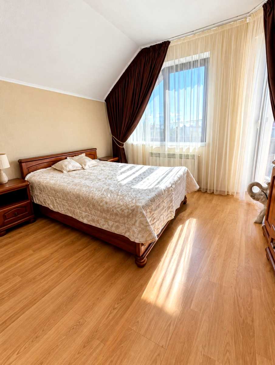 1879023749715652