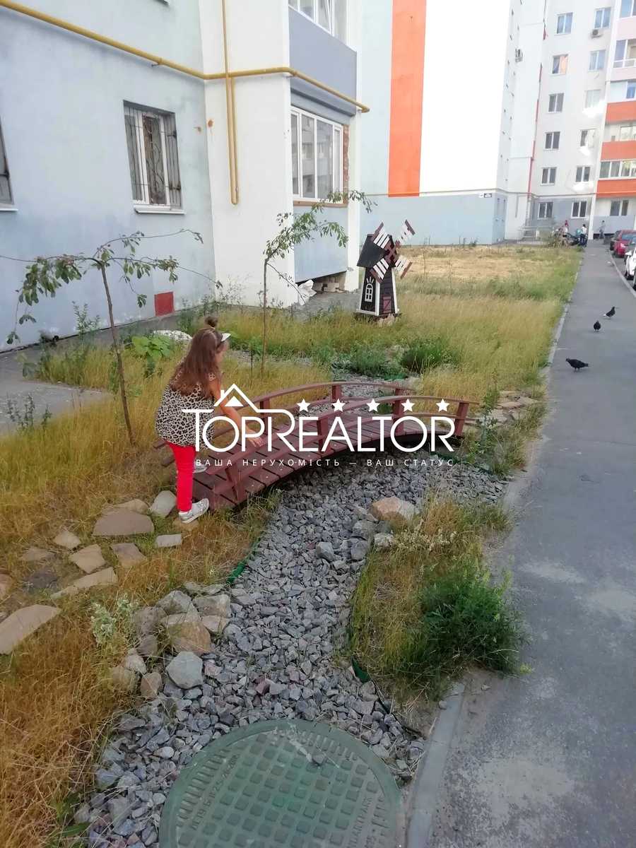 1879025904421053