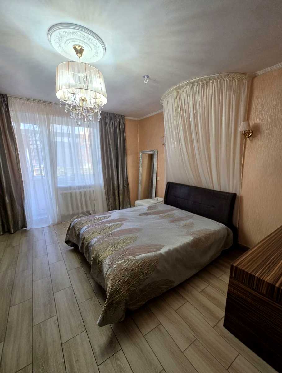 1879033087597581