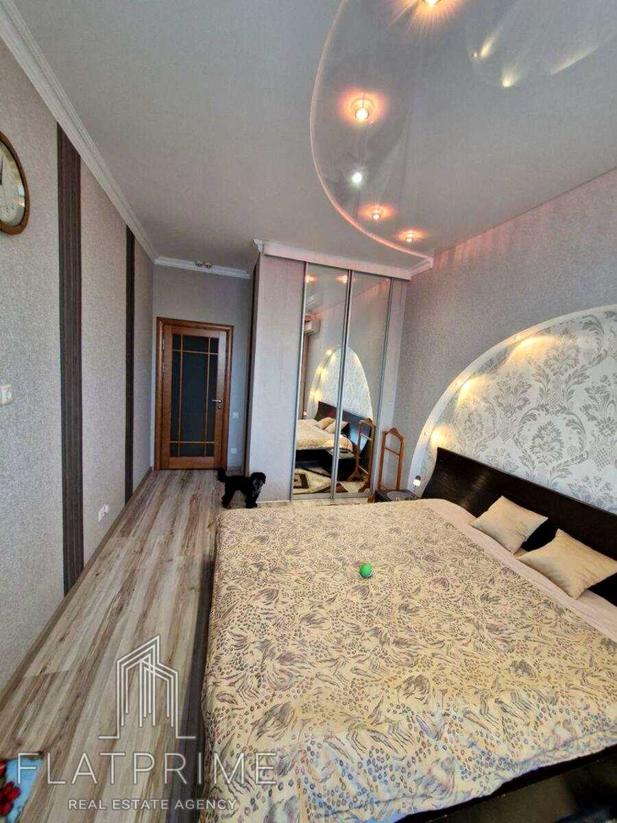 1879033353743375