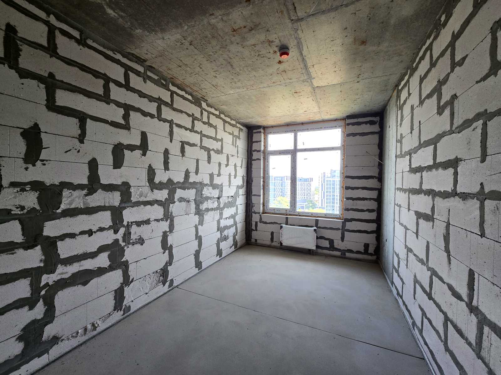 1879033973229702