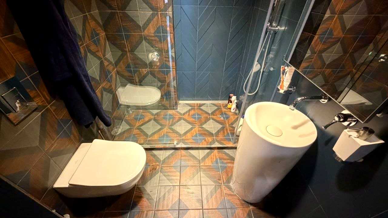 1879043022380423