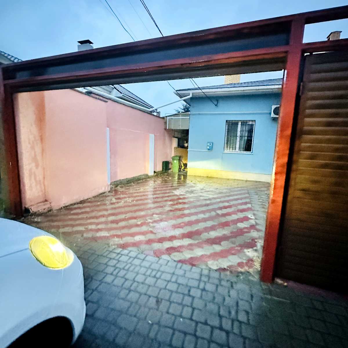 1879044688149440