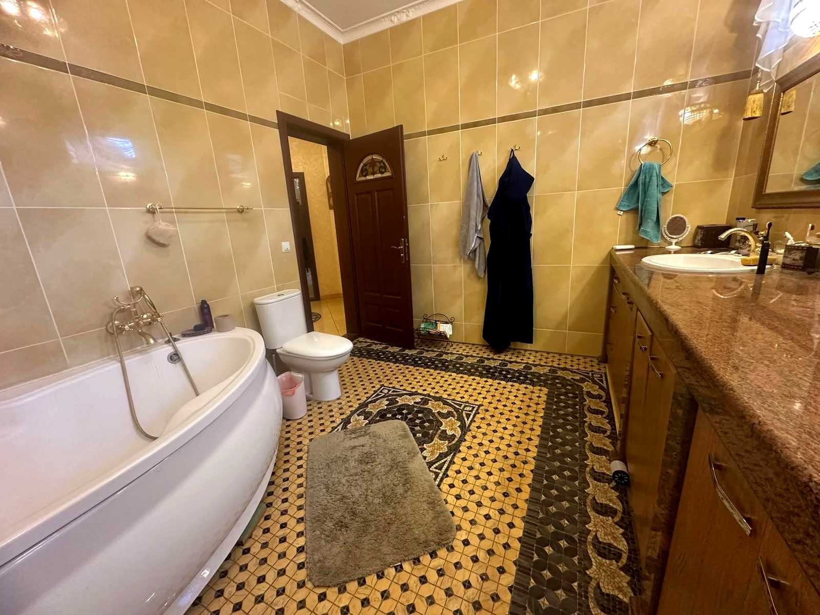 1879095742566077