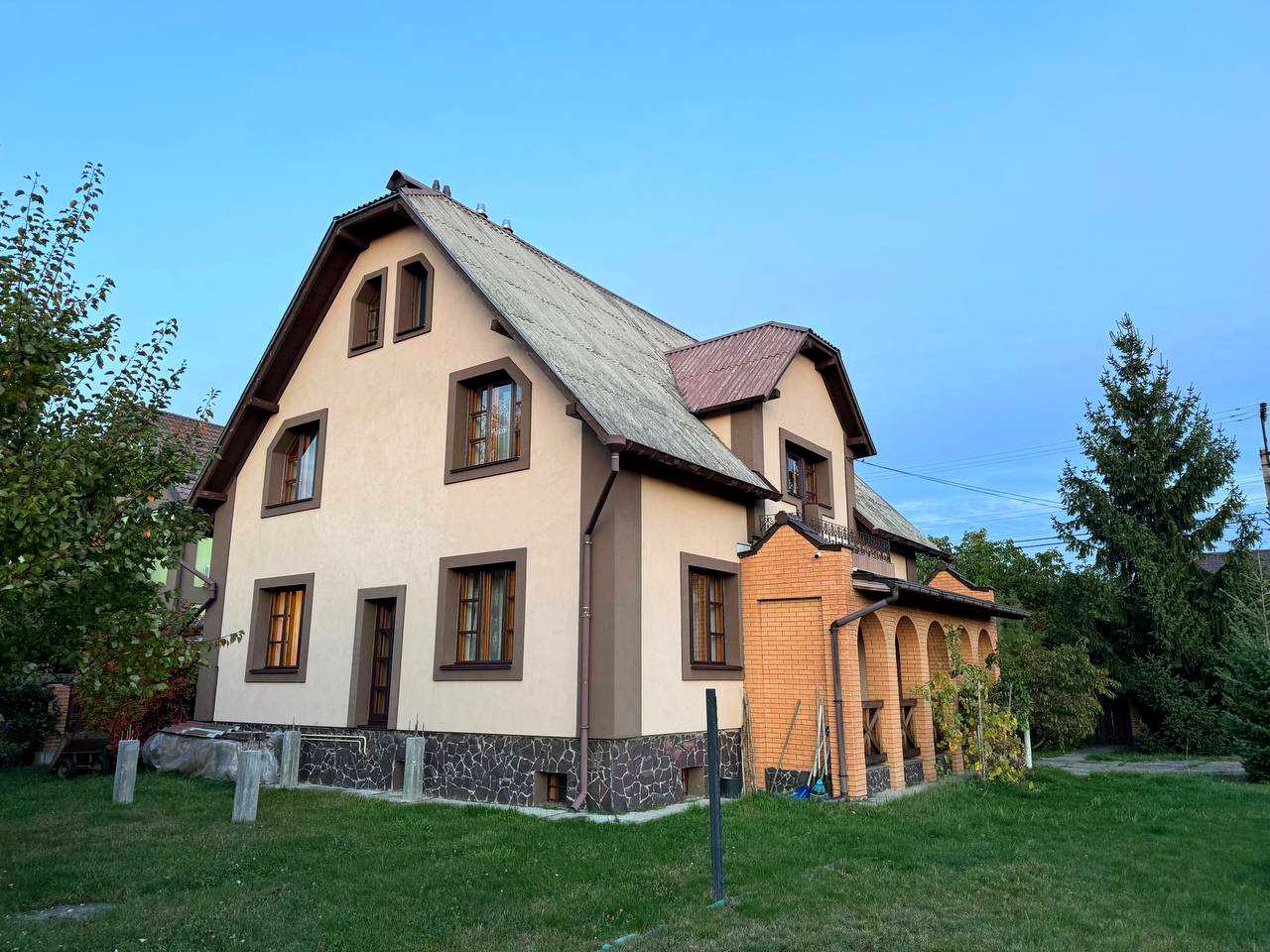 1879097748655349