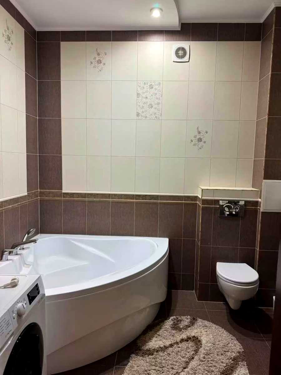 1879102711250828