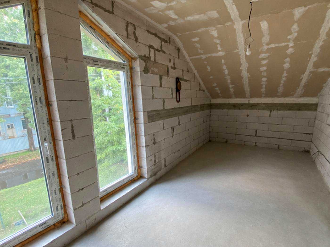 1879104019835715