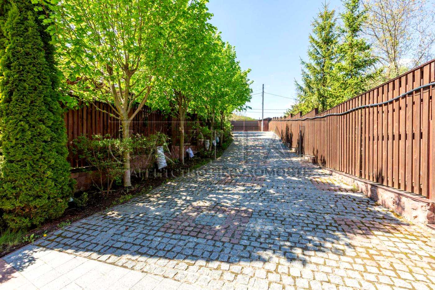 1879104292743158
