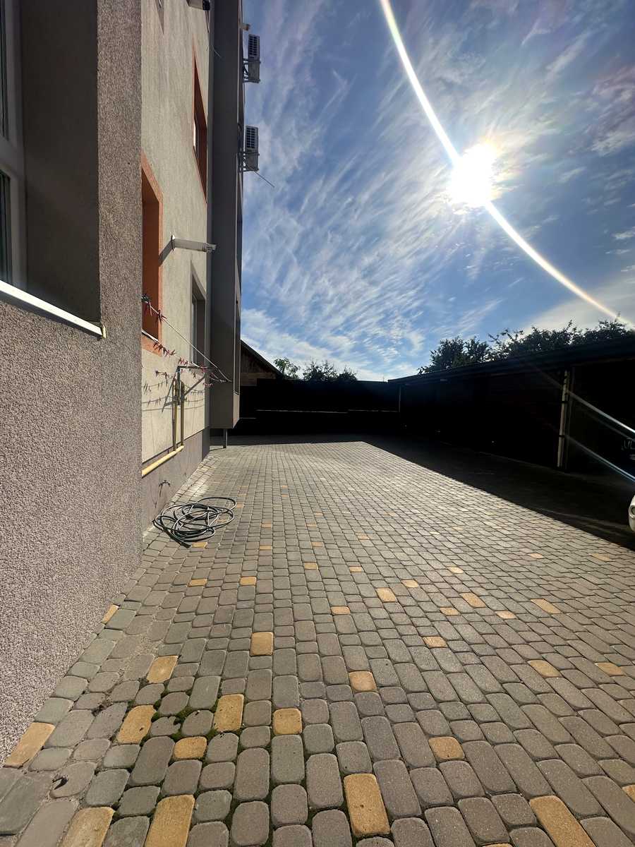 1879104681056123