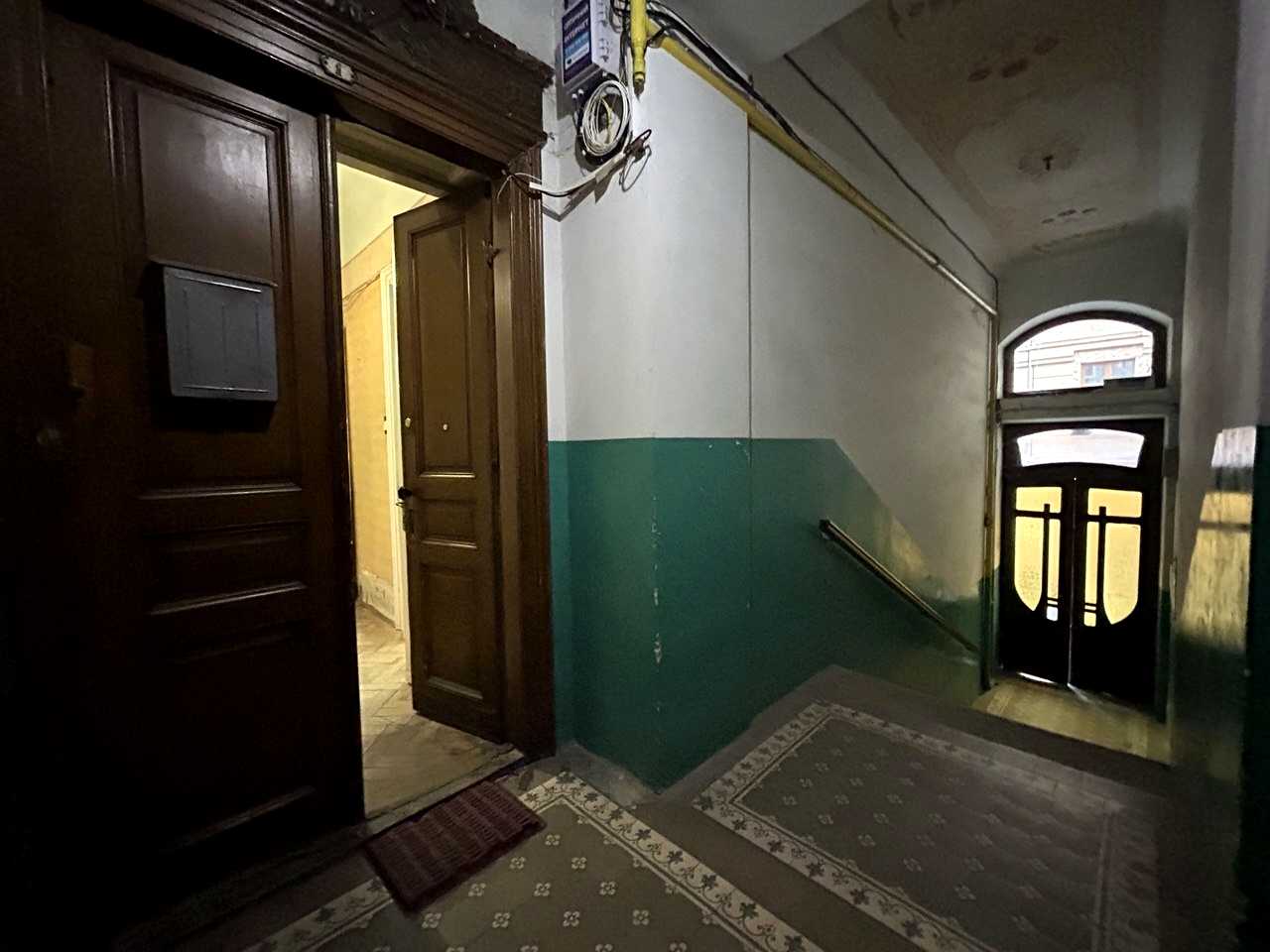 1879107670042257