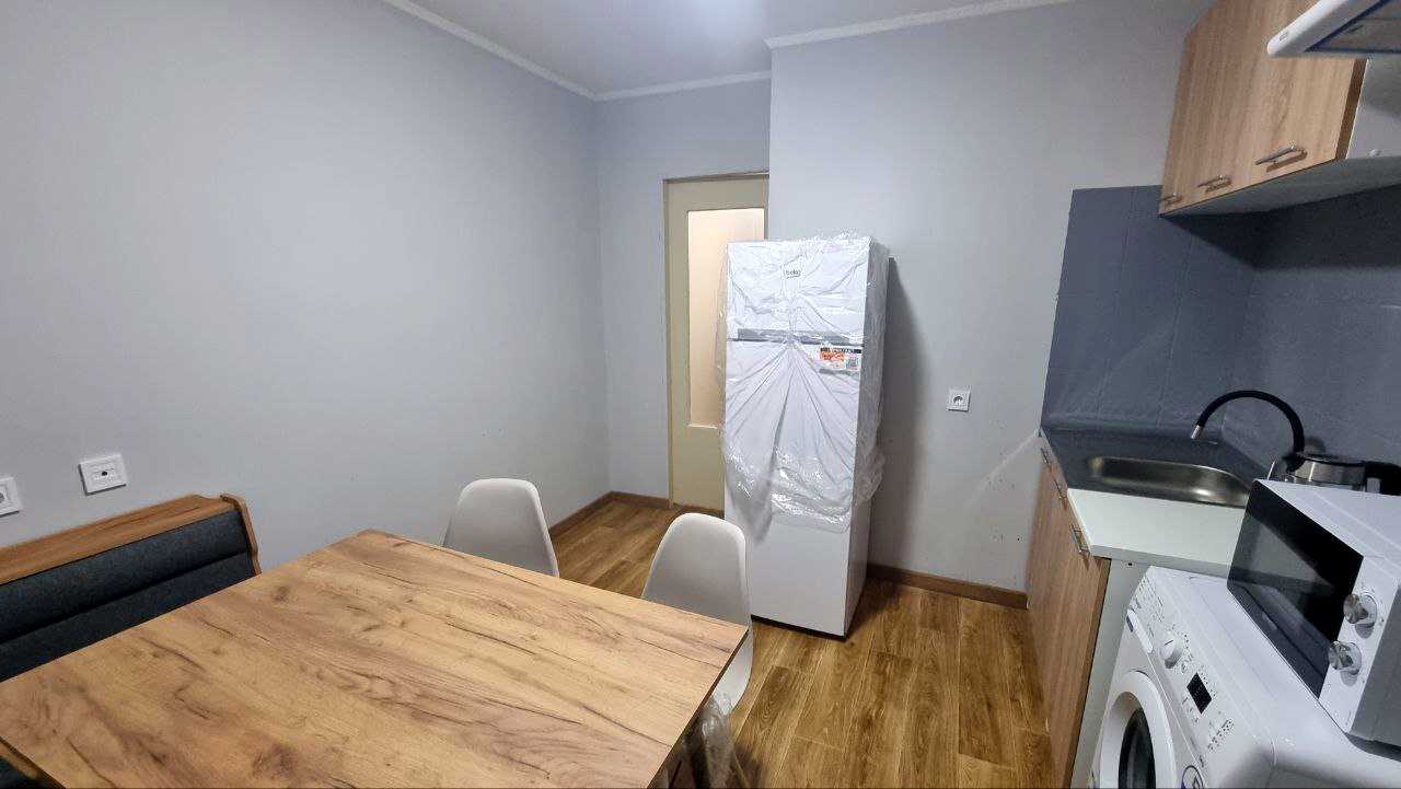 1879108678978358
