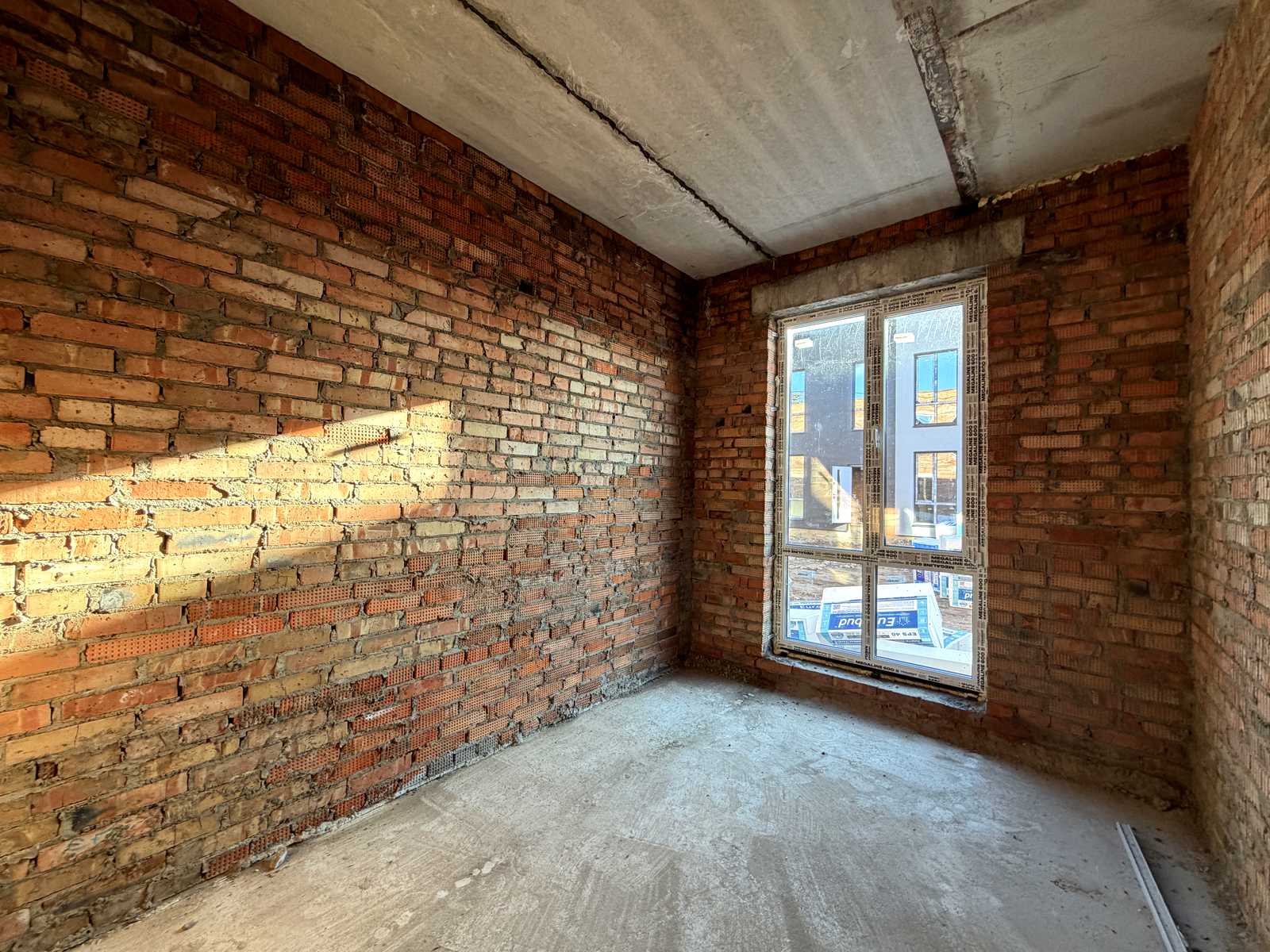 1879113619704053