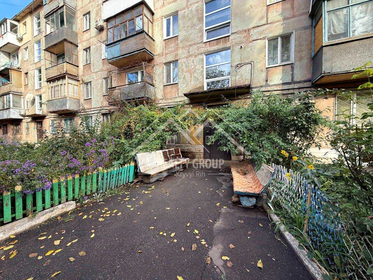 1879117865206504