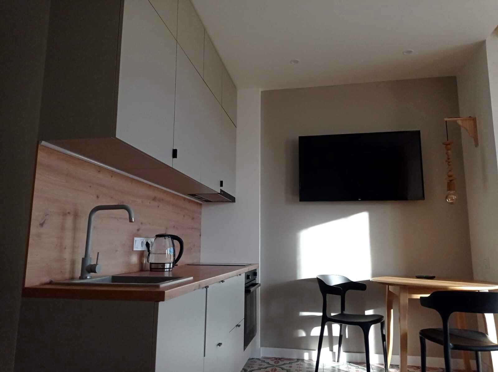 1879119354177933