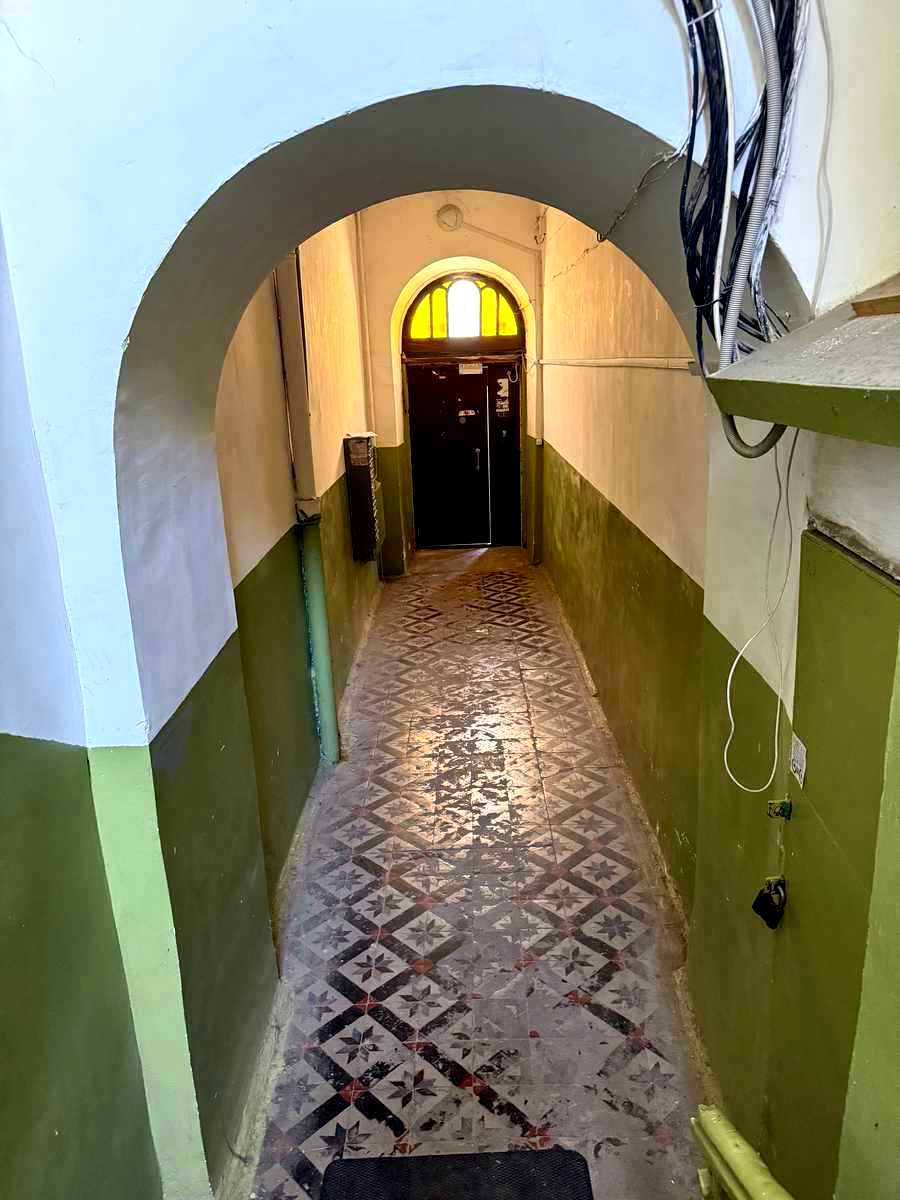 1879128009215670