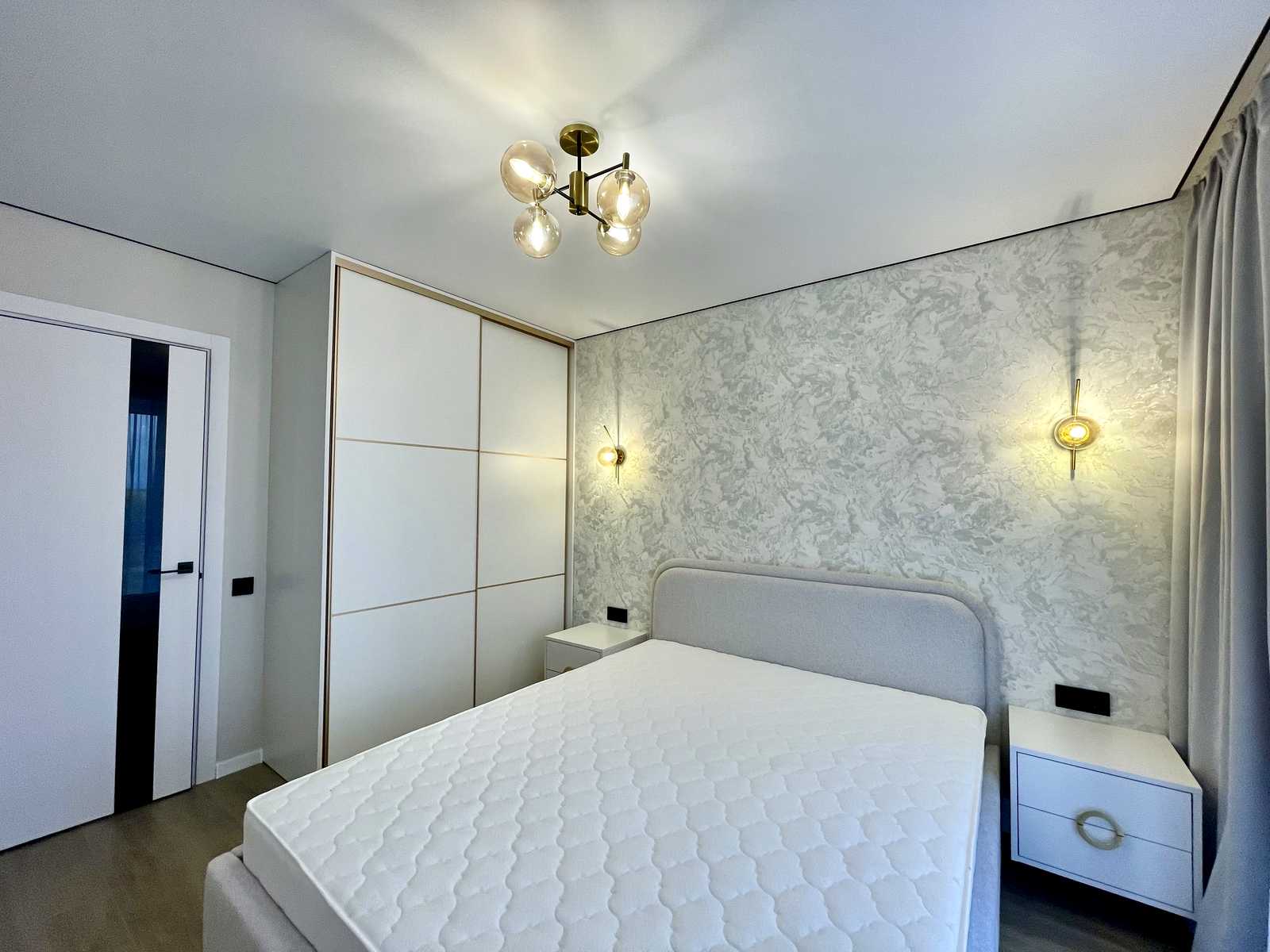 1879198955943900