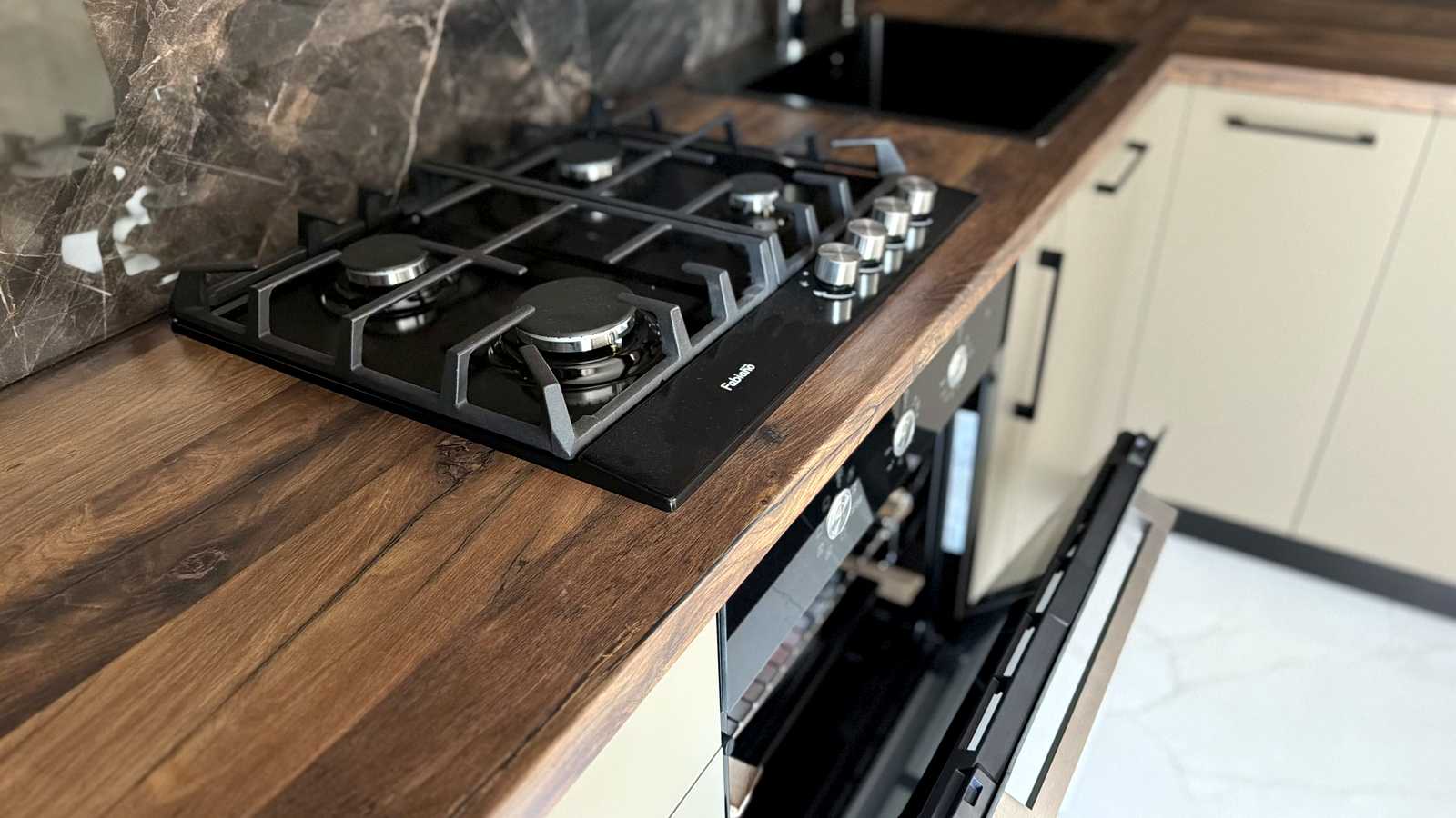 1879200105833178