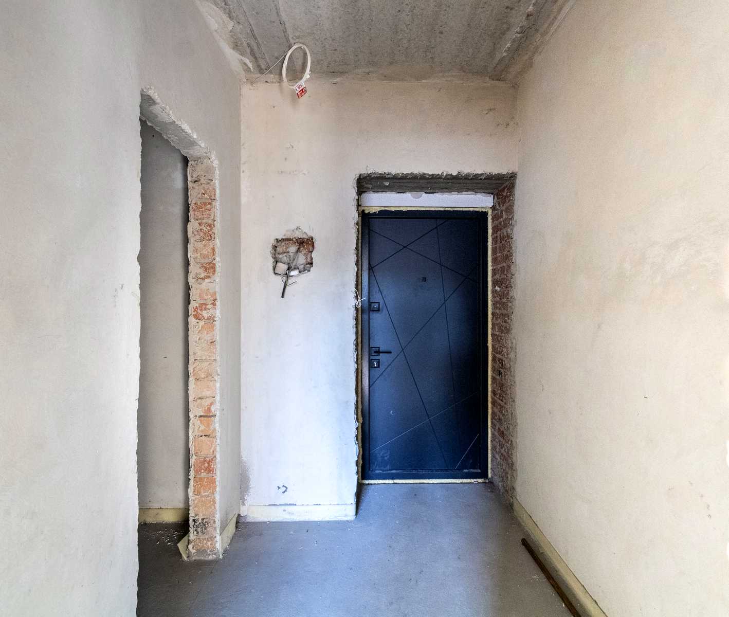 1879201805352383