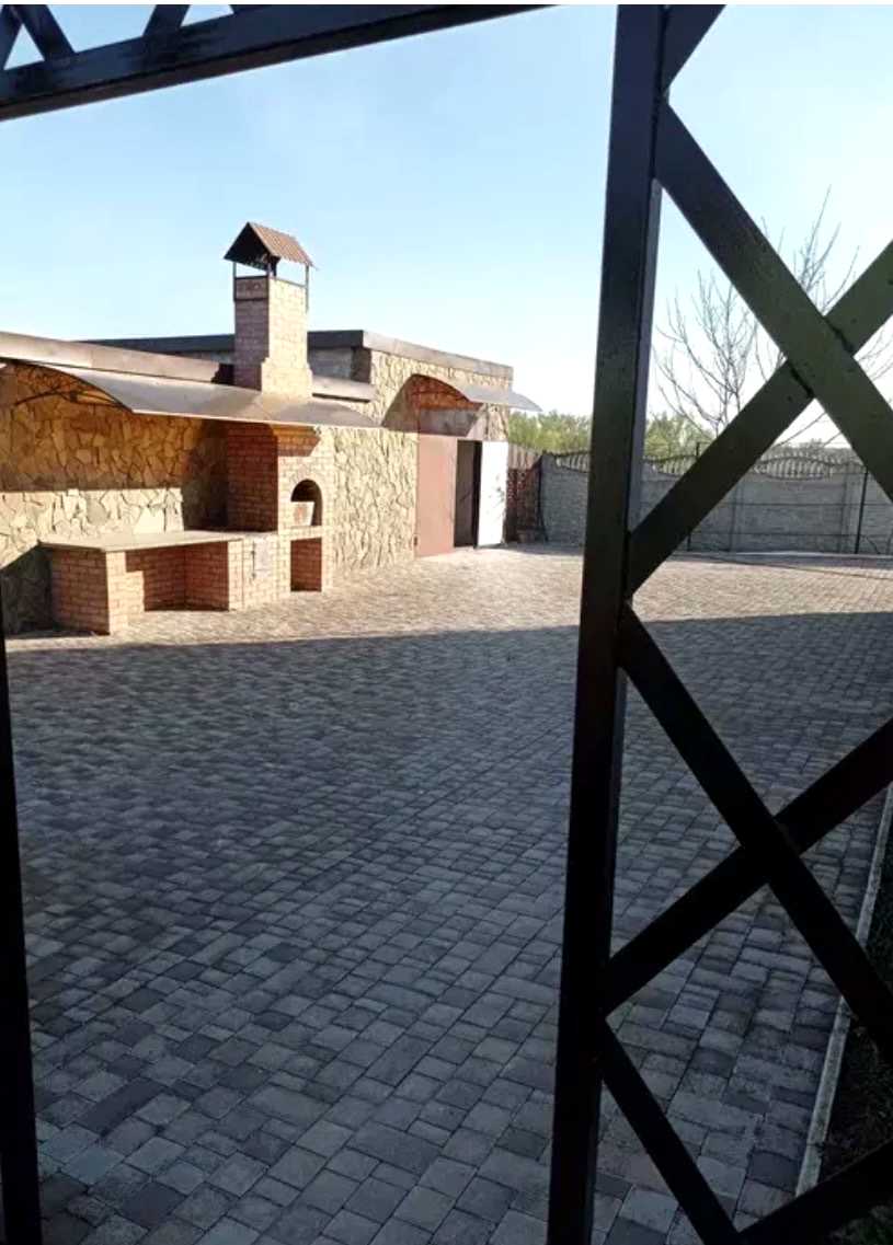 1879205576966308