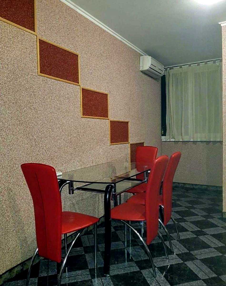 1879205978453375