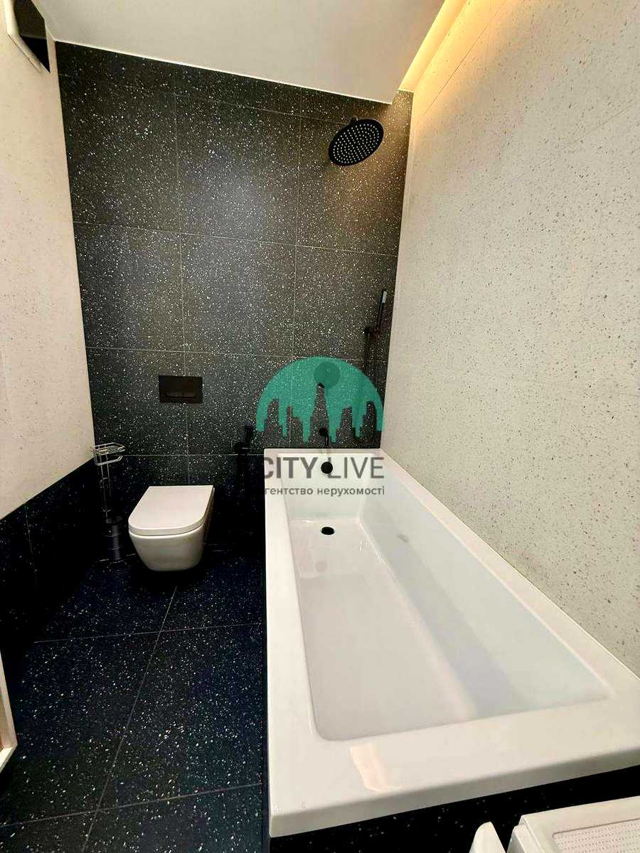 1879206195483425