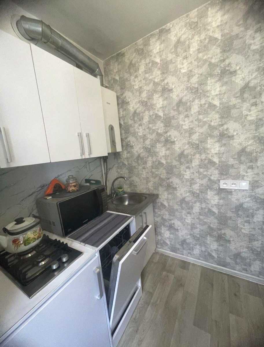 1879223732795343