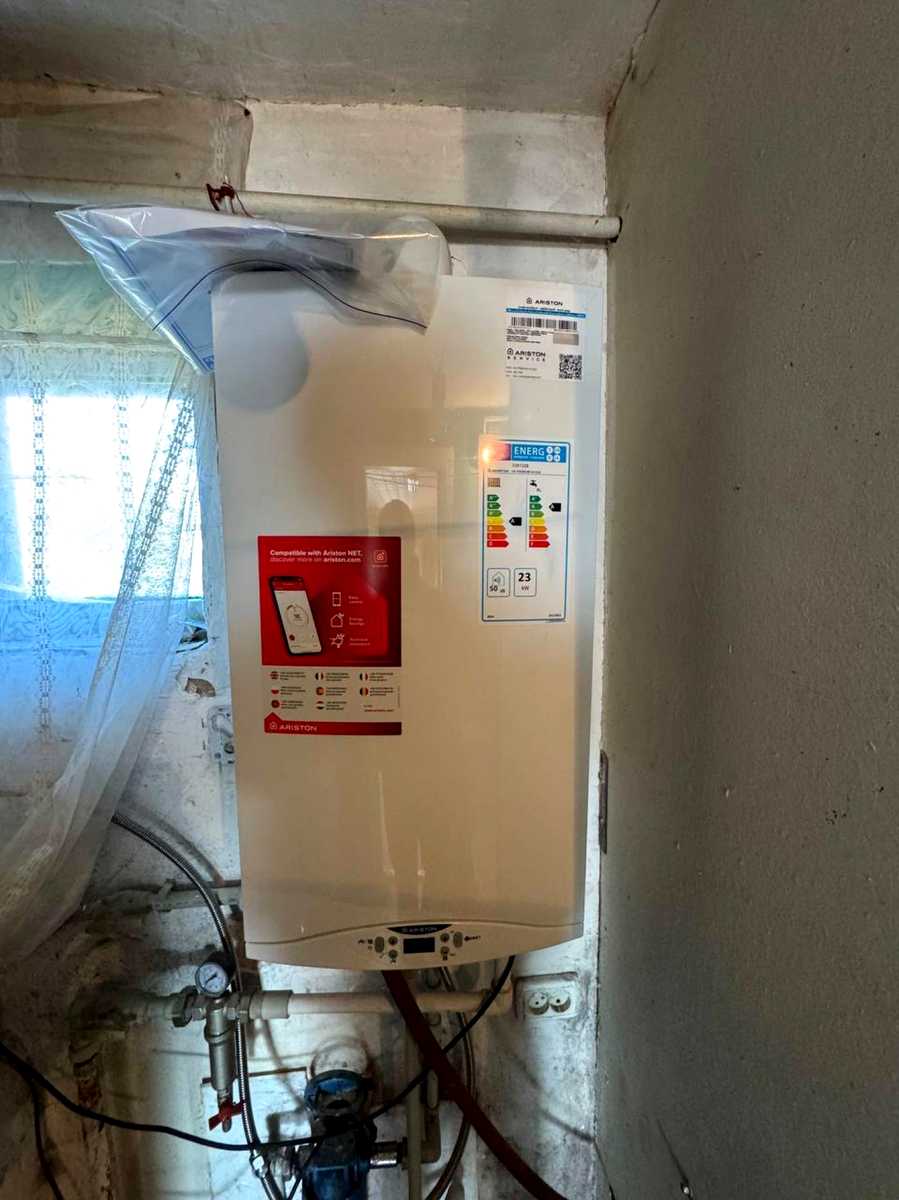 1879229938580321