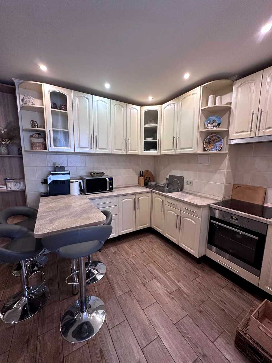 1879295845464529