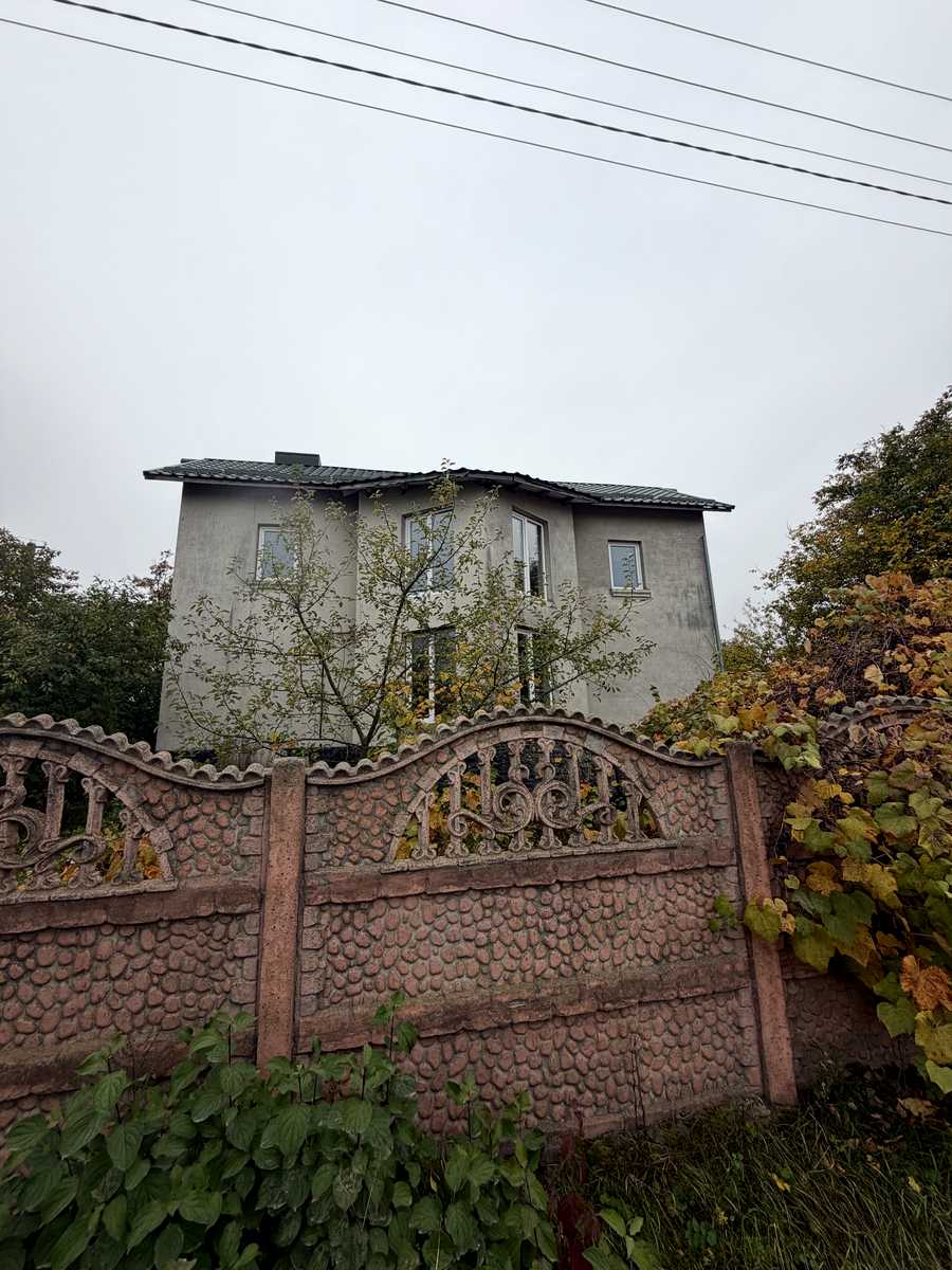 1879324115469659