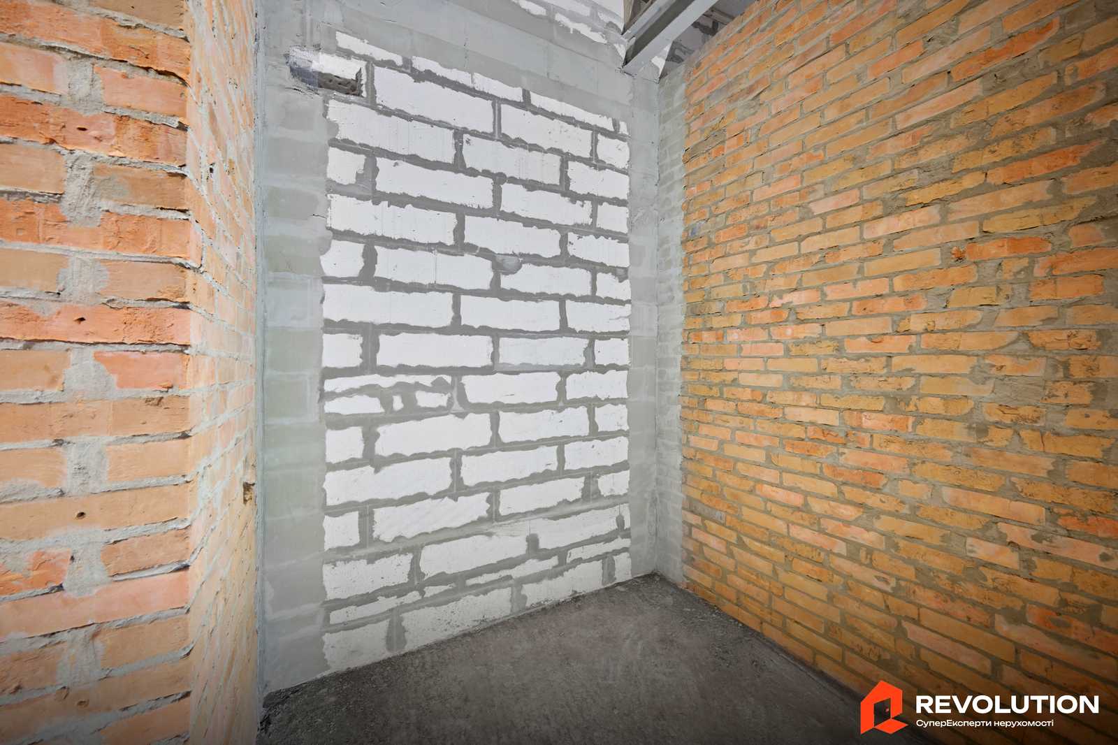 1879377035444928