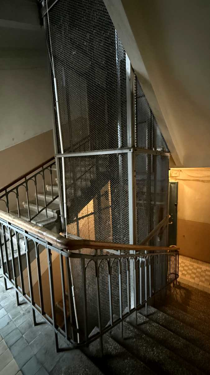 1879377436807551