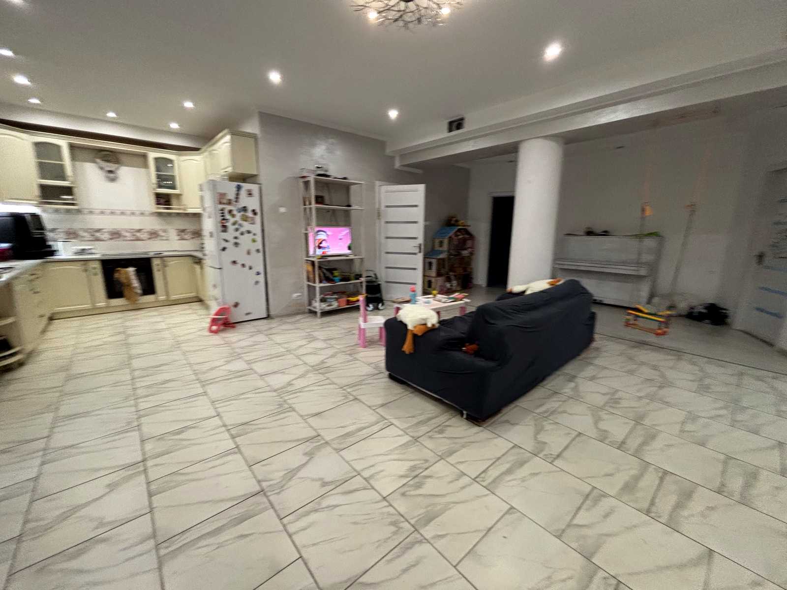 1879379141136097