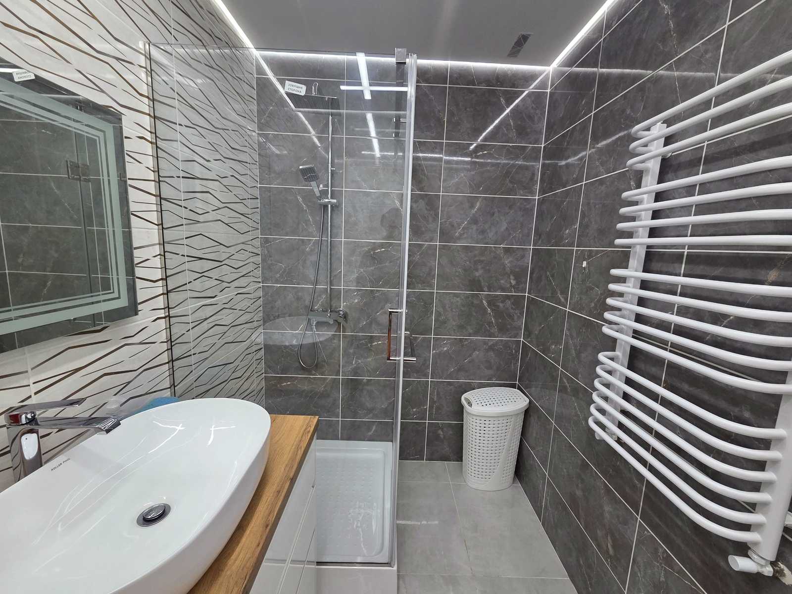1879384007608128