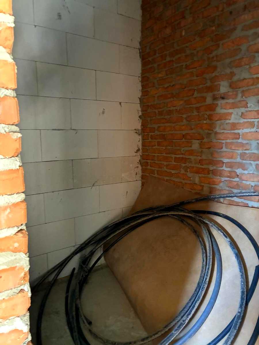 1879384256873825