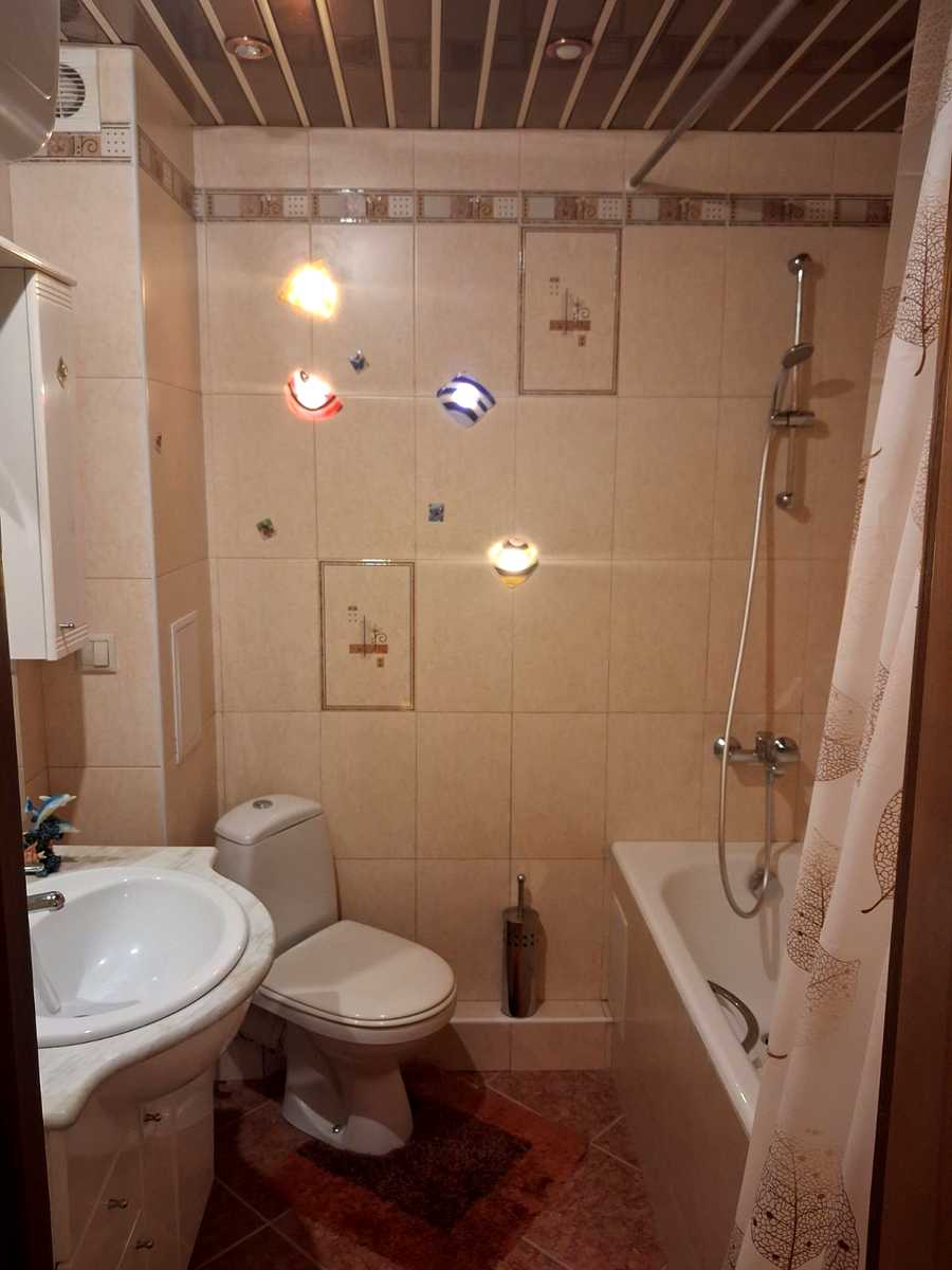 1879384768022638